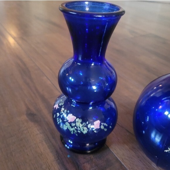 Set of 3 Vintage Cobalt Blue Glass‎ Vases Hand Painted Floral Accent - Picture 3 of 6